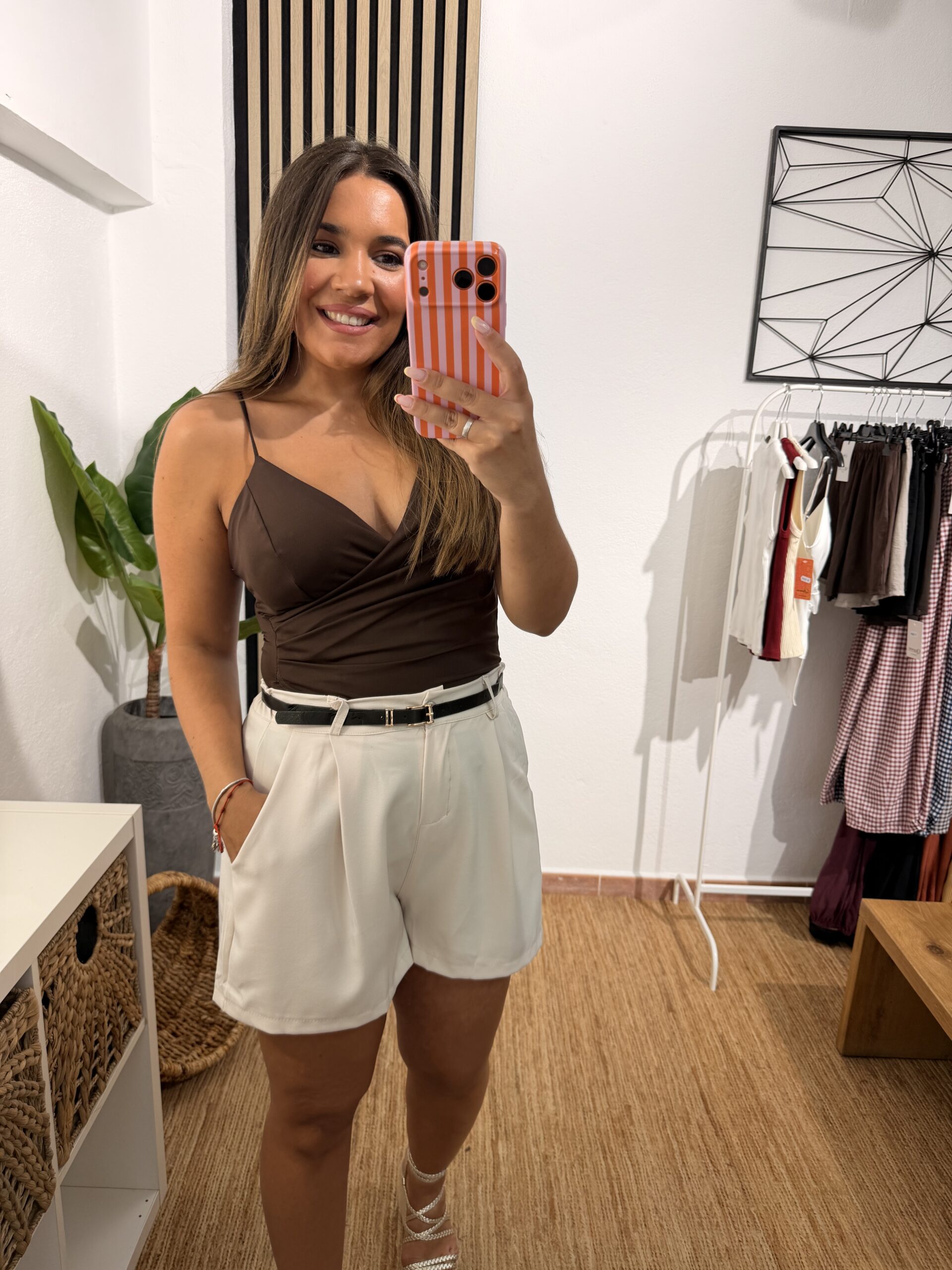 Short 12266 - Imagen 3