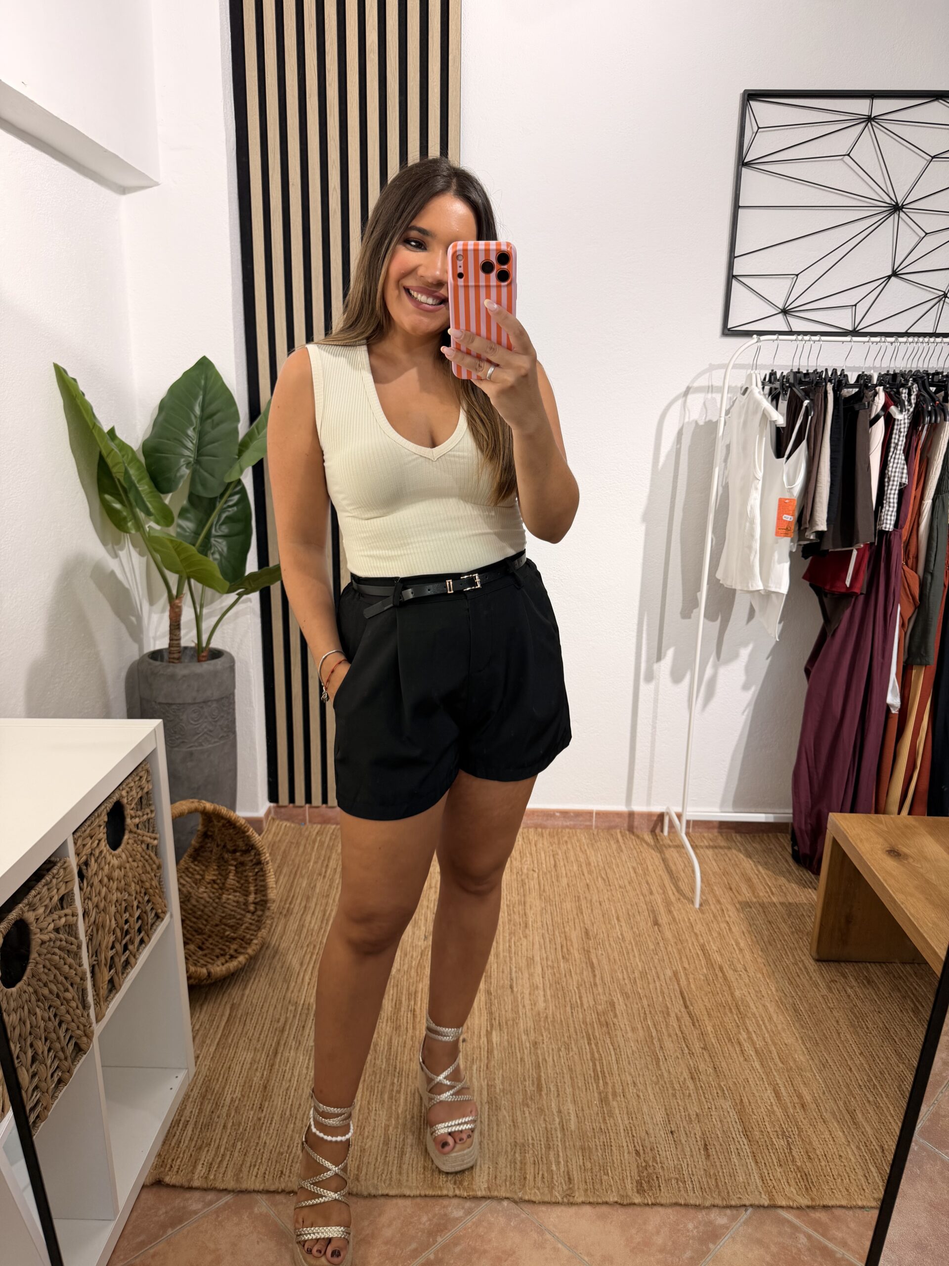 Short 12266 - Imagen 16
