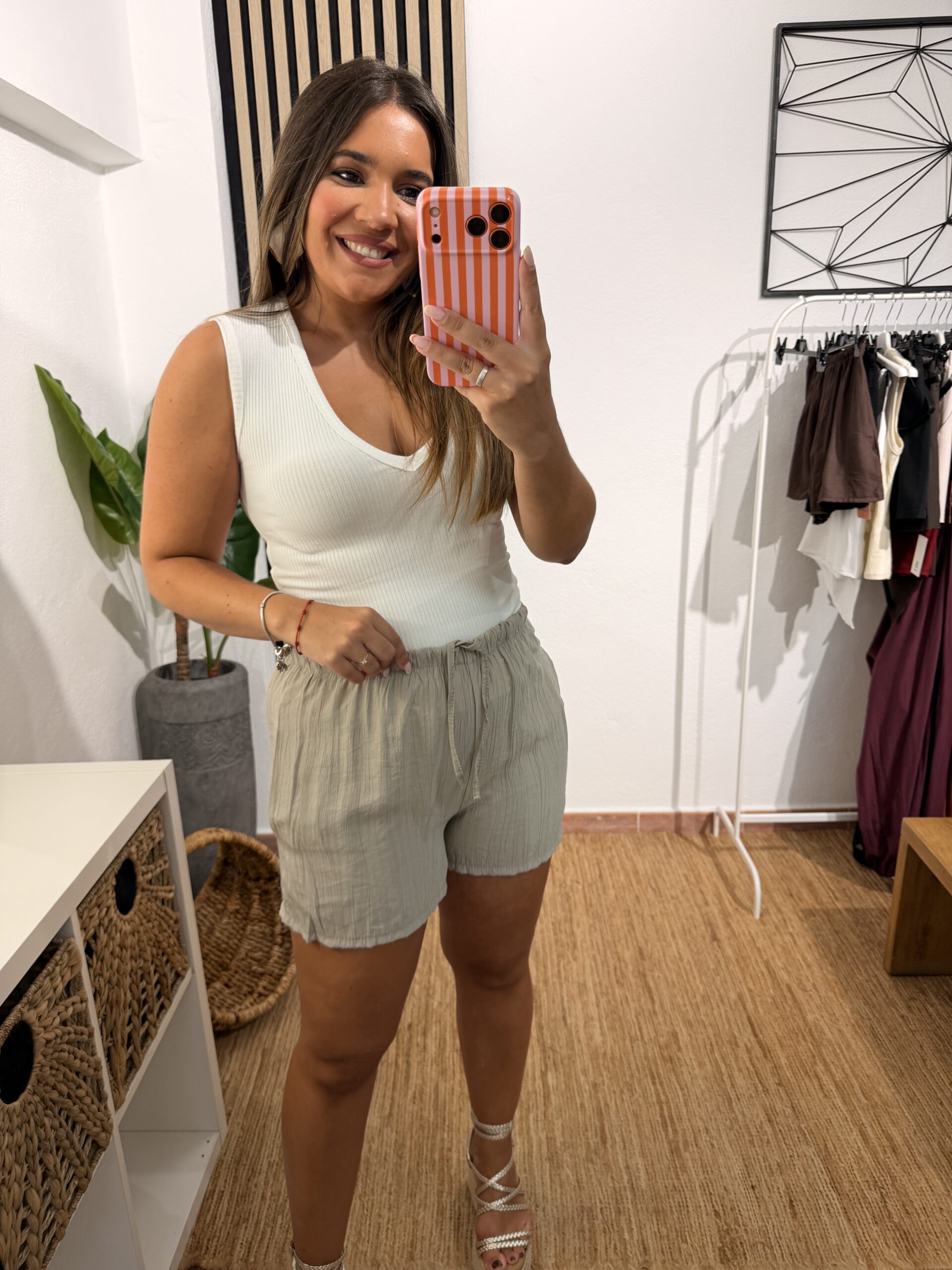 Short 13587 - Imagen 19